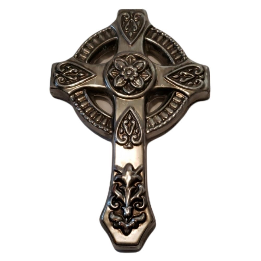 Ornate silver tone 3d decorative cross